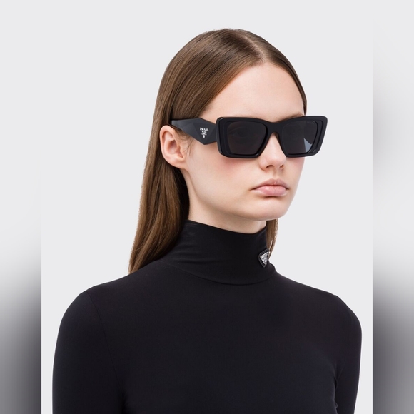 Authentic New Prada PR-08YS 1AB5S0 Sunglasses Women's Black Dark Grey Butterfly - Picture 1 of 12
